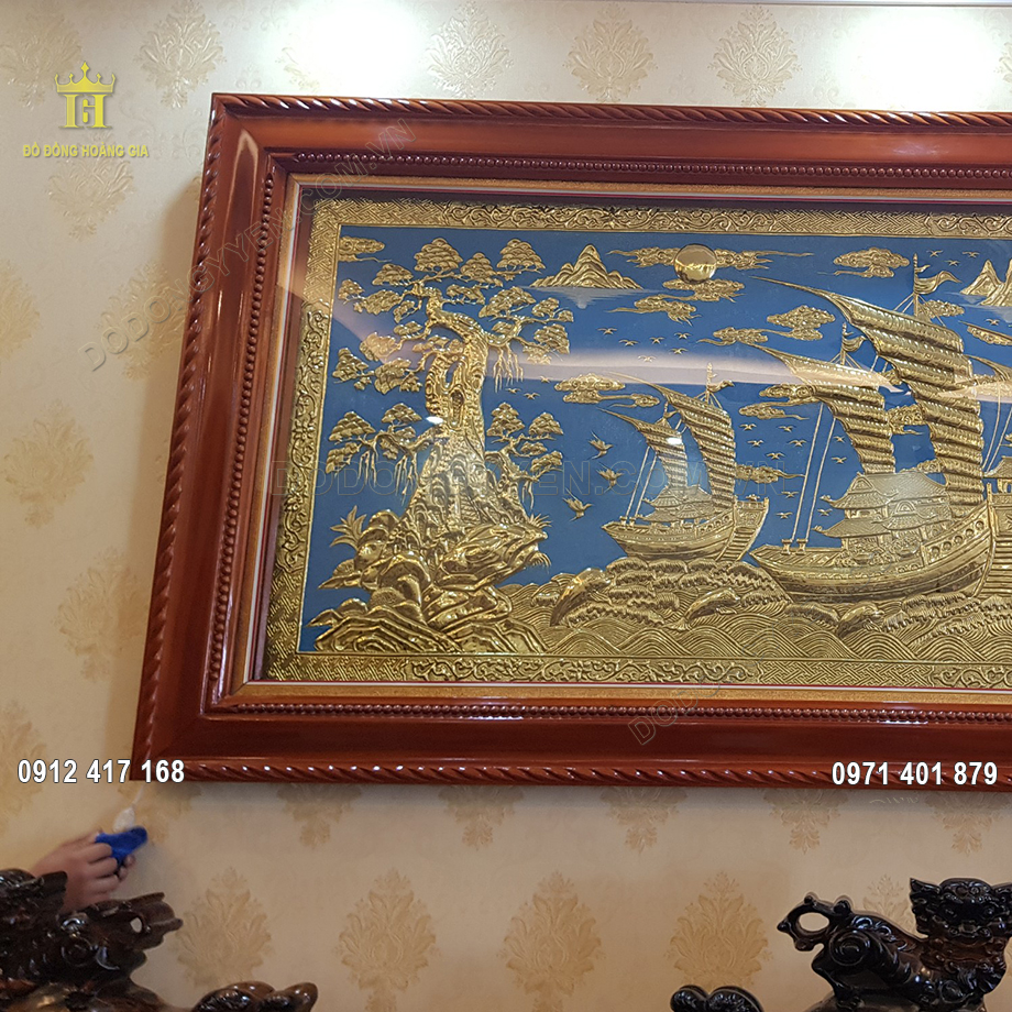 Khung tranh bằng gỗ tự nhi&ecirc;n, chạm họa tiết hạt cườm v&ocirc; c&ugrave;ng đẹp